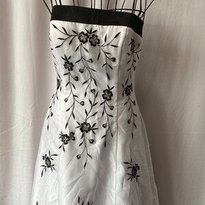 Modern Bride or Gala Glam | Elegant Black and White Ball Gown Sz 9/10  NWT